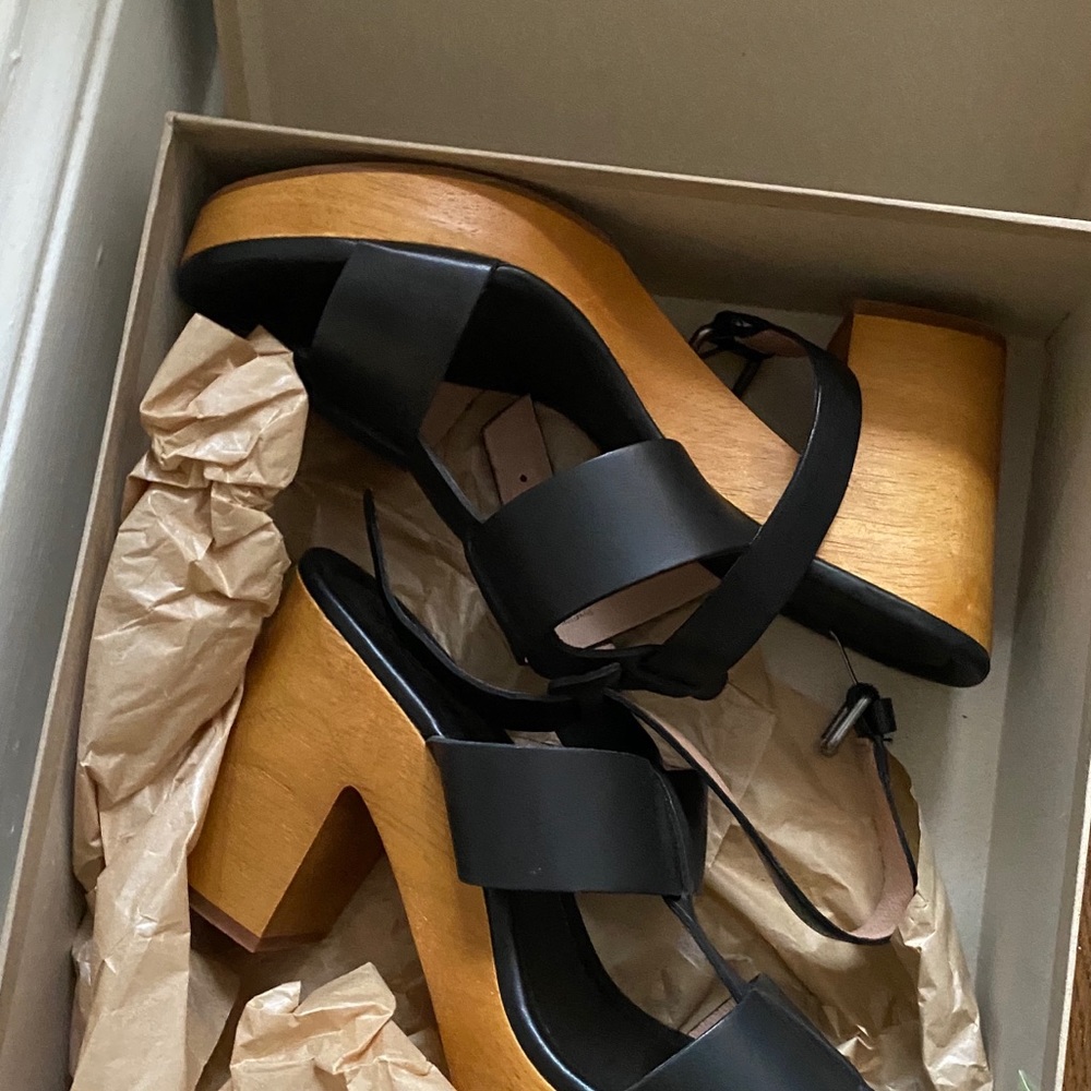 Madewell Irving Sandal • Black - Picture 5 of 7